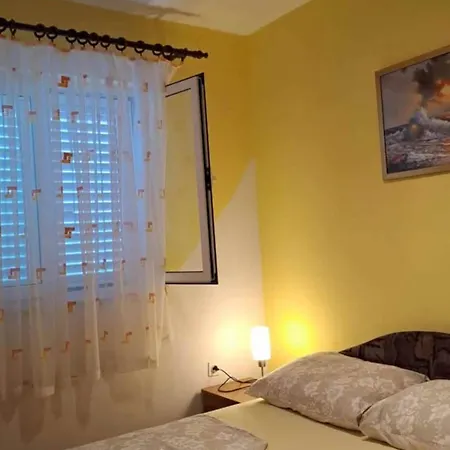 Dana - Two Bedroom 1 *